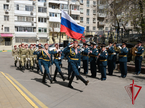 В Хабаровске парад Победы прошел под окнами квартир, где живут ветераны