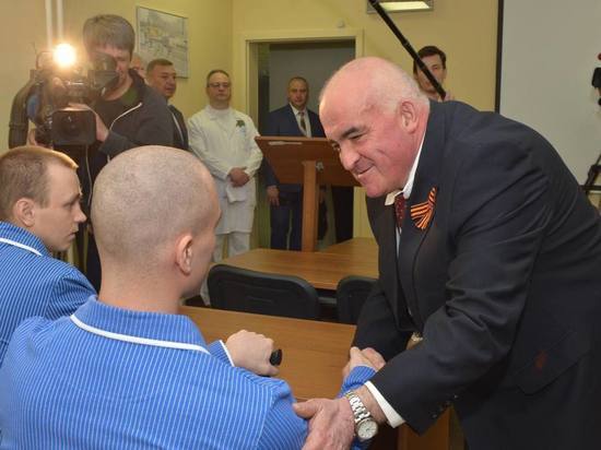 Губернатор Костромской области посетил в госпитале раненых солдат-костромичей