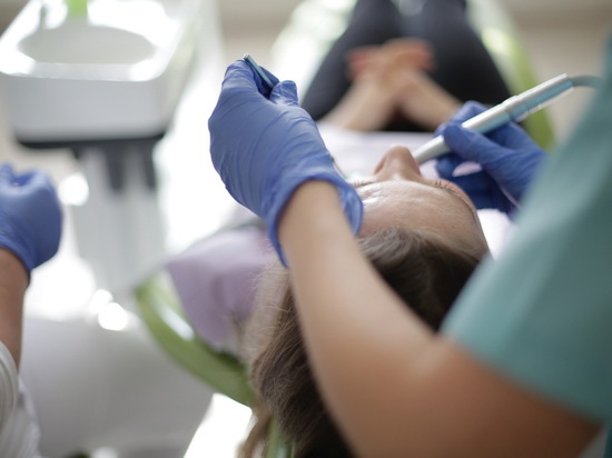 Стоматолог назвала пять процедур, без которых лучше обойтись