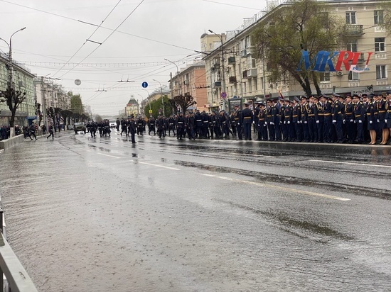 Парад начался в Рязани на площади Победы
