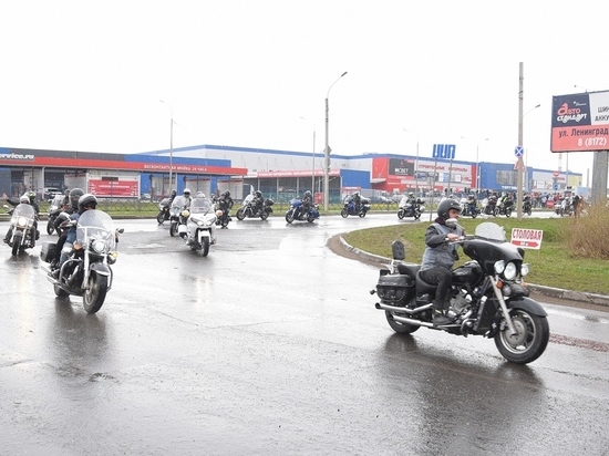 Мотосезон в Вологде открыли пробегом в честь Дня Победы