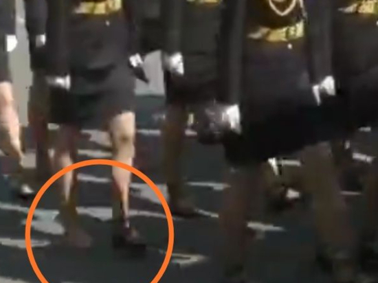 В Хабаровске на параде Победы замечена новая Золушка без туфли
