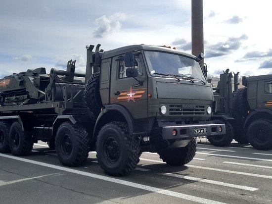 Появились первые фотографии с начала Парада Победы в Петербурге
