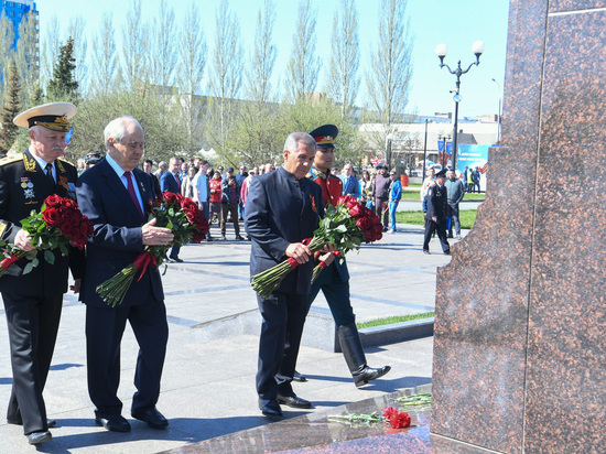 Президент Татарстана выступил на параде в Казани по случаю Дня Победы