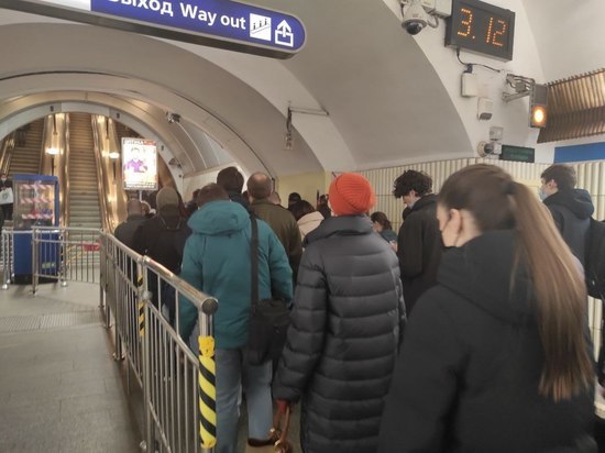 Станция «Адмиралтейская» не будет пускать пассажиров на вход днем и вечером 9 мая