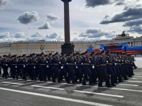 Власти Петербурга поздравили горожан с Днем Победы