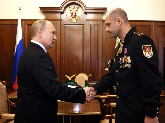 Путин встретился с отцом погибшего командира "Спарты" Жоги