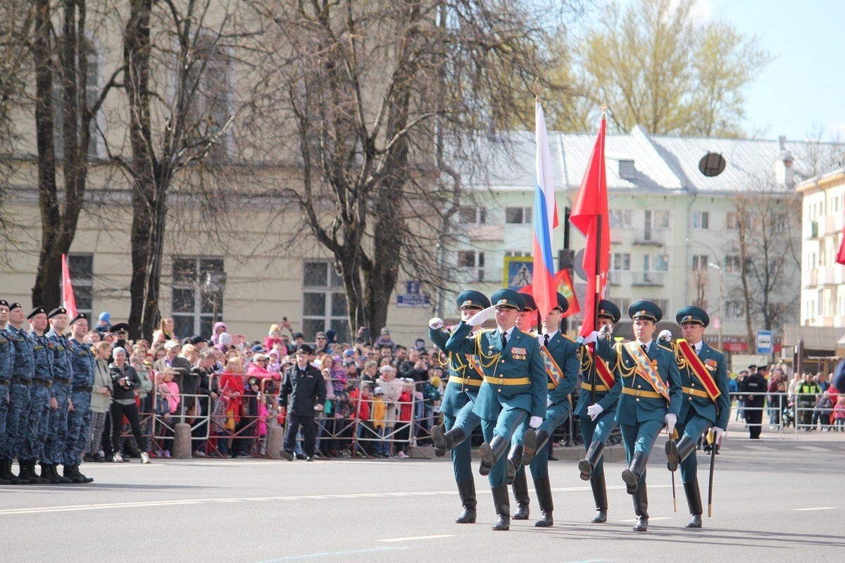 Появились фото с парада Победы в Великом Новгороде - МК Великий Новгород