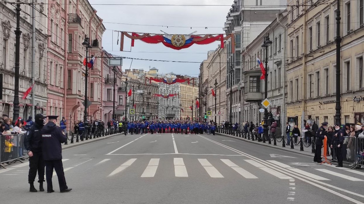 Все очень строго: как на Невском проспекте готовятся к шествию «Бессмертного полка»