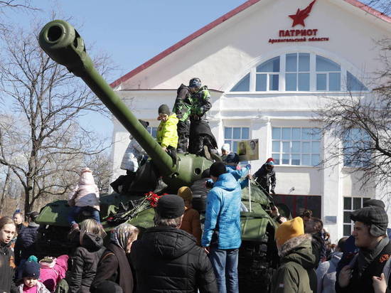 В Архангельске отметили Победу возле танка ИС-3