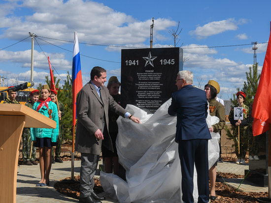 Алексей Островский посетил открытие памятника в деревне Кругловка
