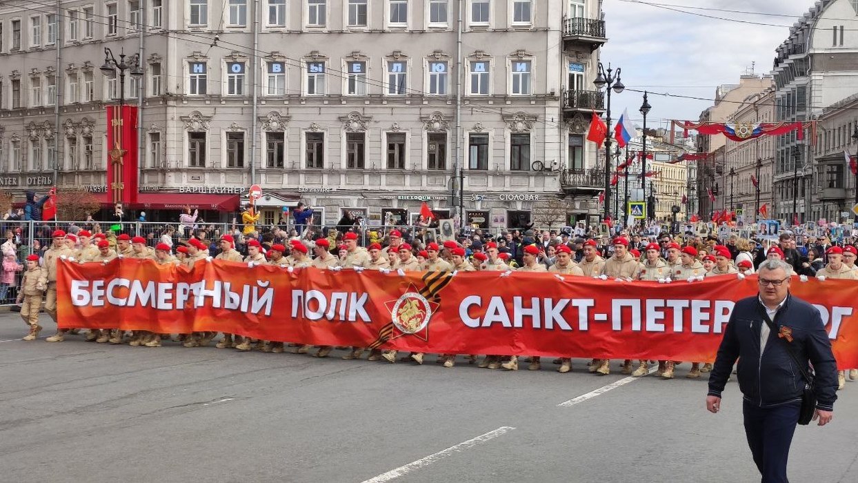 Парад Победы и «Бессмертный полк»: как Петербург отметил 9 Мая