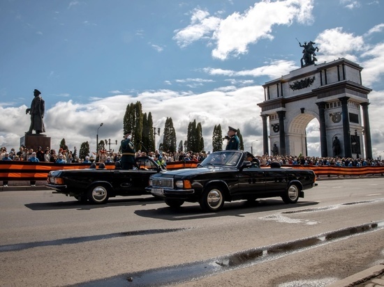 В Курске в честь Дня Победы состоялся Военный парад