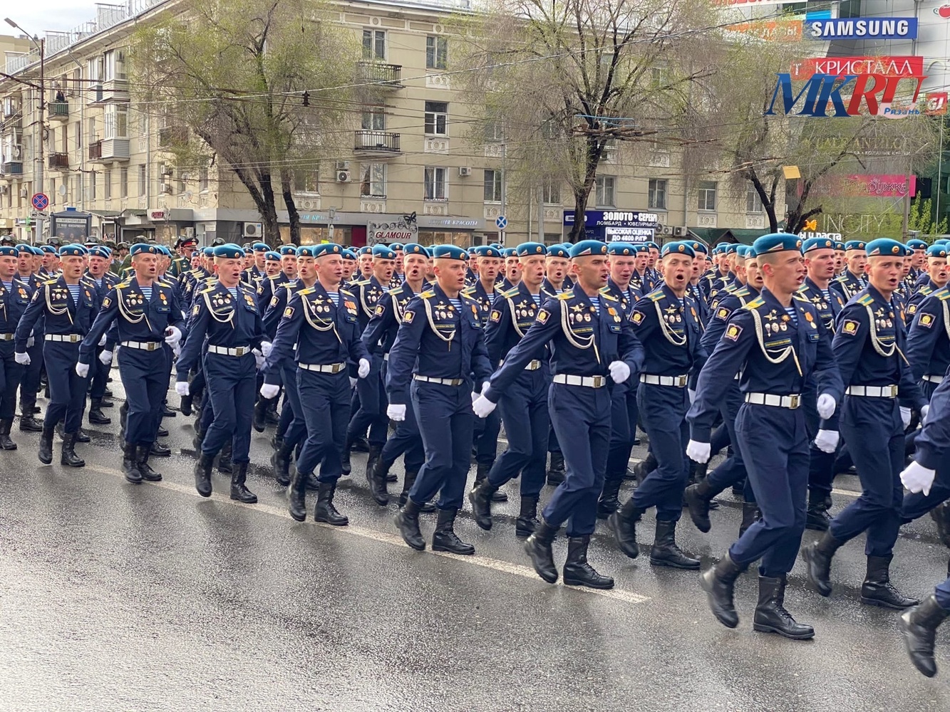 Рязанские десантники вернулись с парада на Красной площади