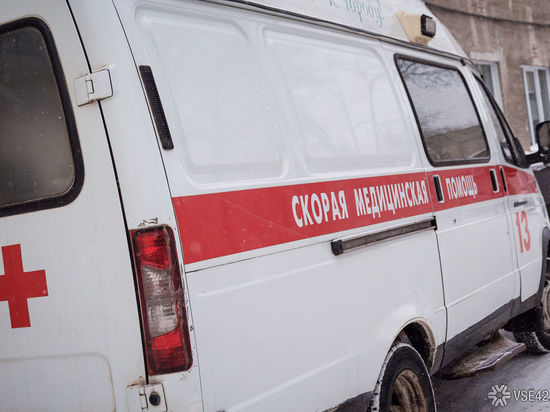 Жители кузбасского города сообщили в сети об упавшем с пятого этажа человеке