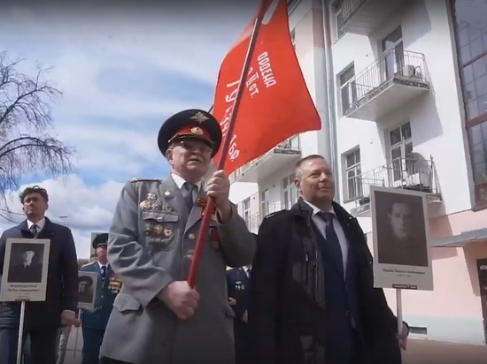 В Ярославле губернатор и мэр прошли в строю Бессмертного полка
