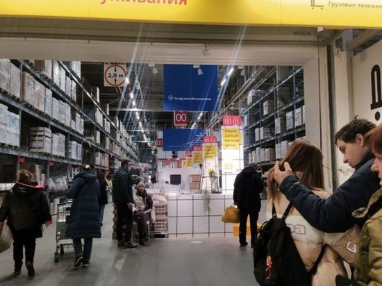 Сотрудники магазинов IKEA в Петербурге будут получать зарплату до августа