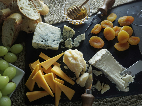 Врач рассказала о полезных составляющих плавленого сыра: белок, минералы, микроэлементы и витамины