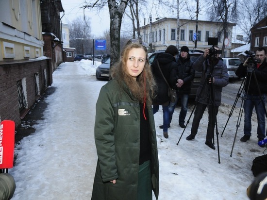 Адвокат участницы Pussy Riot заявил, что она покинула РФ после ужесточения наказания