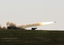 В Харьковскую область доставлена первая американская ракетная система HIMARS, о чем сообщает ряд военных экспертов со ссылкой на местные источники