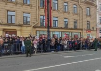 Петербург стал самым популярным направлением у россиян на майские праздники. Северную столицу посетили 560 тысяч туристов в период с 30 апреля по 10 мая, об этом сообщили в пресс-службе Смольного.