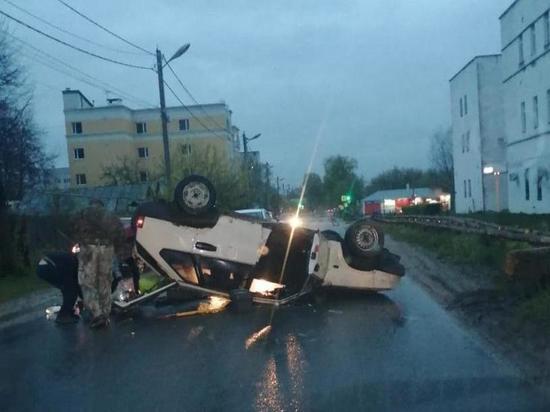 На улице Татарской в Касимове перевернулась легковушка