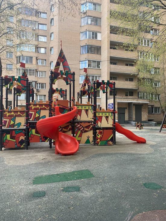 Родители обеспокоены состоянием детских площадок во дворах многоэтажек - МК  Черноземье