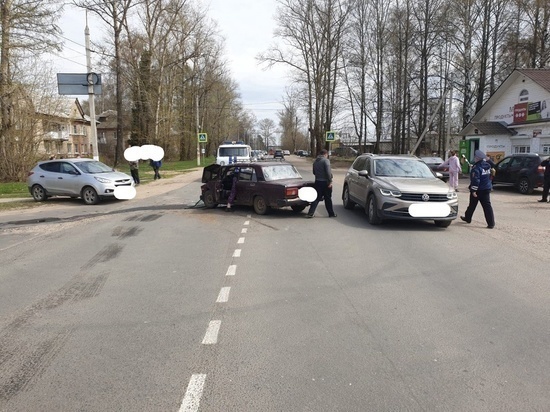 В аварии в Редкино Тверской области пострадал несовершеннолетний пассажир