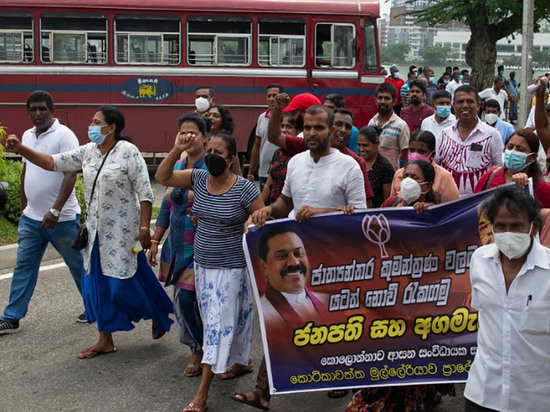 Массовые протесты в Шри-Ланке: Премьер-министр Раджапакса ушел в отставку