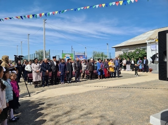В Калмыкии сельская школа отметила 100-летний юбилей