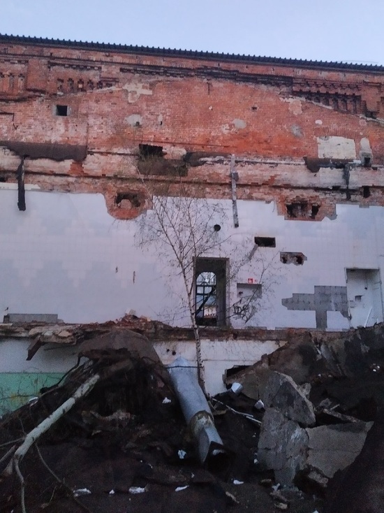 В Калуге рухнула кровля бывшего завода «Кристалл»