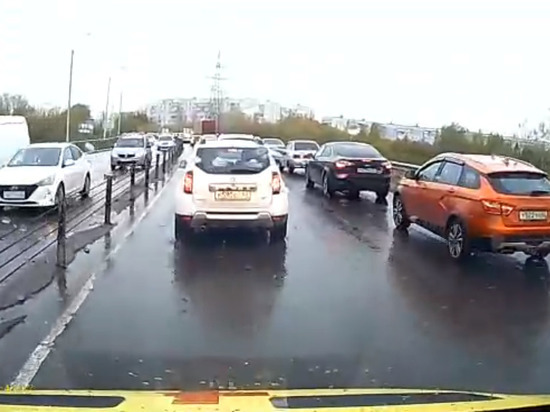 В Рязани водитель Renault Duster не уступил дорогу скорой помощи