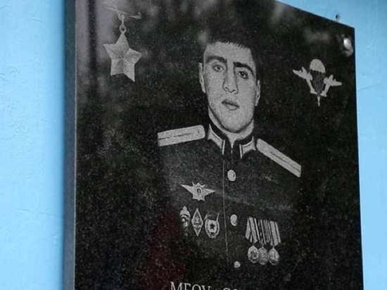 В Донецке площадь Конституции получила имя Героя России Гаджимагомедова