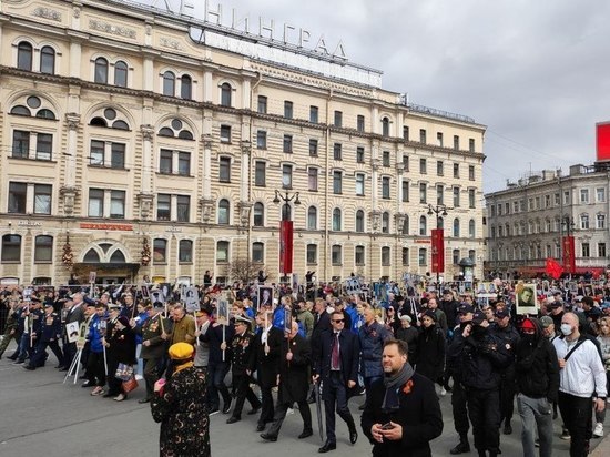 «Чувствовалась сплоченность»: чем запомнилось шествие «Бессмертного полка» в Петербурге