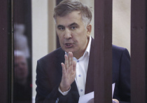 Бывшего президента Грузии Михаила Саакашвили, который отбывает срок в тюрьме, перевели для обследования в частную клинику в Тбилиси