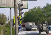 В Барнауле на перекрестке Калинина-Цеховая устанавливают новый светофор