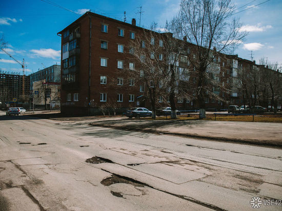 Возникшее на дороге «нечто» возмутило кемеровчан