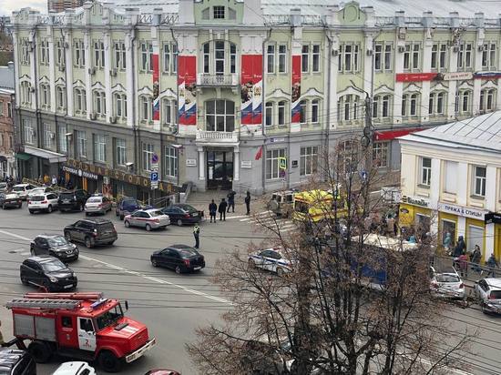 В Кирове из поликлиники №5 отправили на улицу всех пациентов и врачей