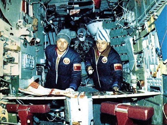 Перед 80-летием дважды Герой СССР вспомнил, как спасал орбитальную станцию