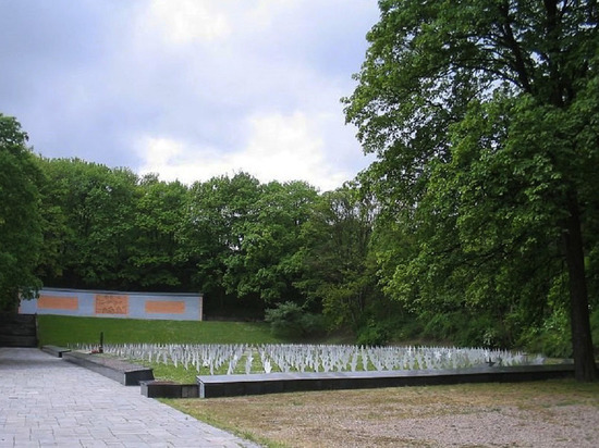 Вандалы осквернили кладбище советских солдат в Гданьске