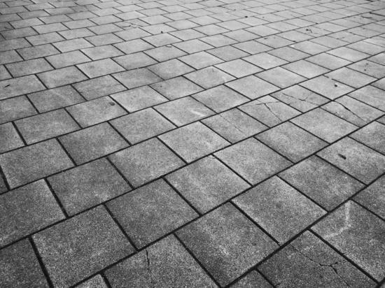 Зачем меняют плитку на улице Кирова?