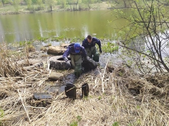 В Барнауле волонтеры снова вышли чистить озеро на Гущина