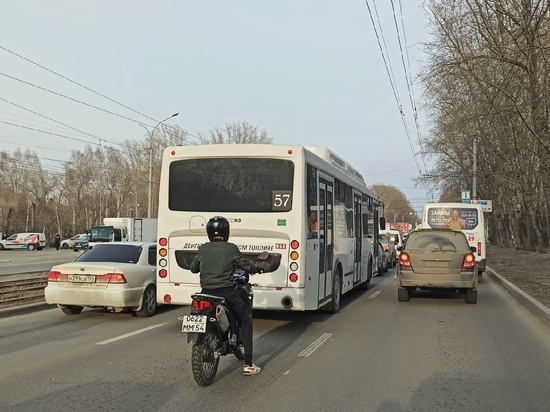 Пробки на Советском шоссе из-за светофора вызвали негодование новосибирцев