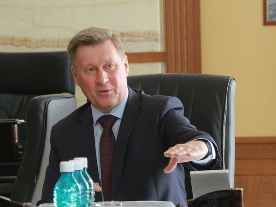 Незамедлительно начать ремонт городских дорог потребовал мэр Новосибирска Локоть