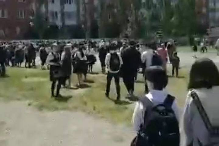 Угрожает терактом. Школы Махачкалы заминировали. Взрыв в Дагестане в школе 2022.