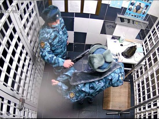 Начальника отряда исправительной колонии поймали за передачу наркотиков в Новосибирске