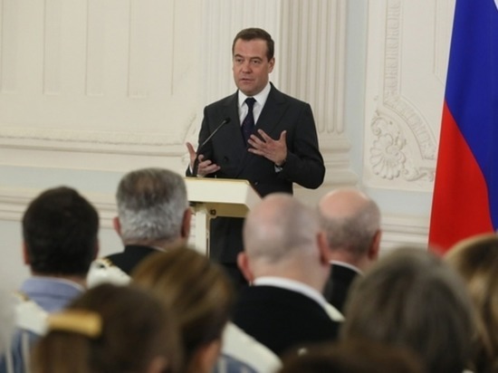 Медведев: Санкции закончатся международным кризисом продовольствия
