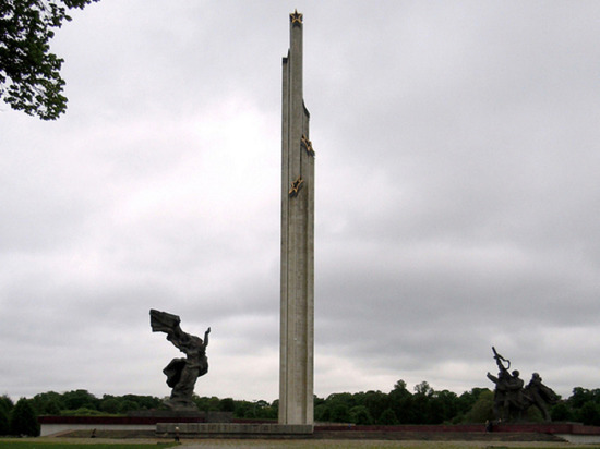 Губернатор Ленобласти высказал желание разместить памятник Освободителям Риги