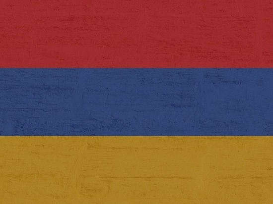 В Ереване протестующие заблокировали корпус с министерствами