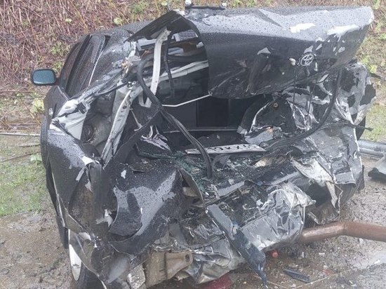 Водитель и двое пассажиров Toyota Mark II попали в больницу после ДТП на Сахалине